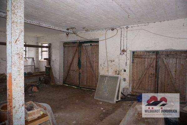 Zwei Tore zur Giebelseite