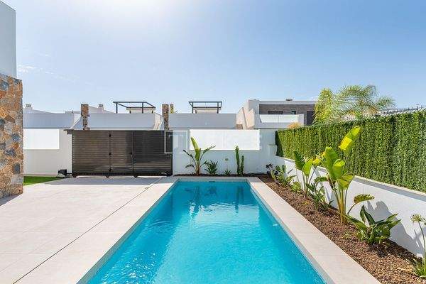Detached Contemporary Villas near the Beach in Los Alcázares
