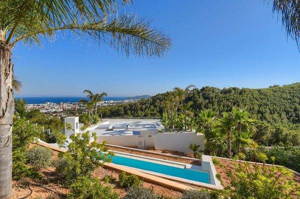 Grundstück mit Bergblick