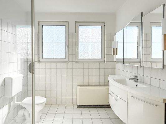 Bad mit Dusche im Erdgeschoss