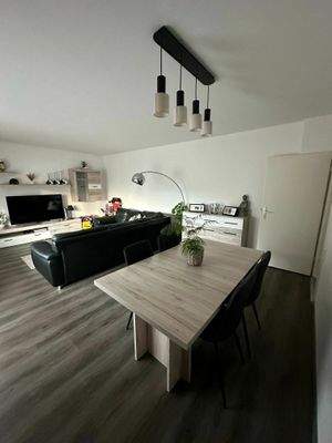 Wohnzimmer mit Balkon