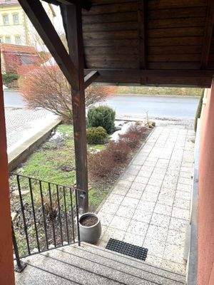 überdachter Eingang.jpeg