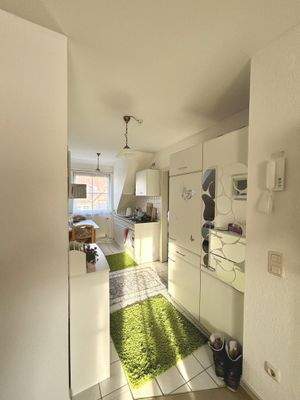 Blick vom Wohnzimmer in die Küche