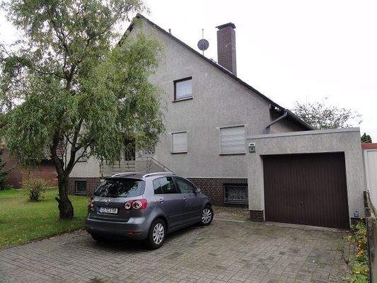 Stellplätze vor dem Haus
