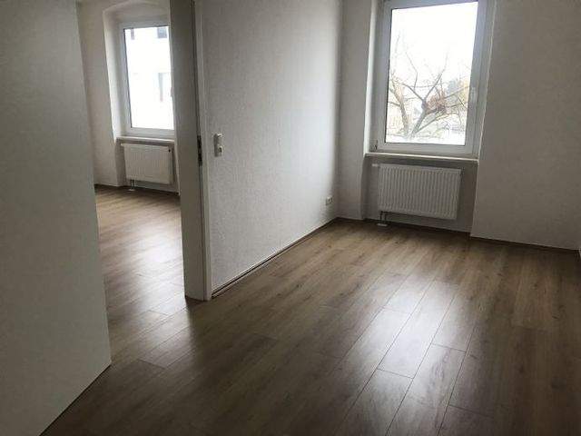 Attraktive 2-Zimmer-Dachgeschosswohnung in Sudenburg zu vermieten. Optional mit EBK! - Photo 1