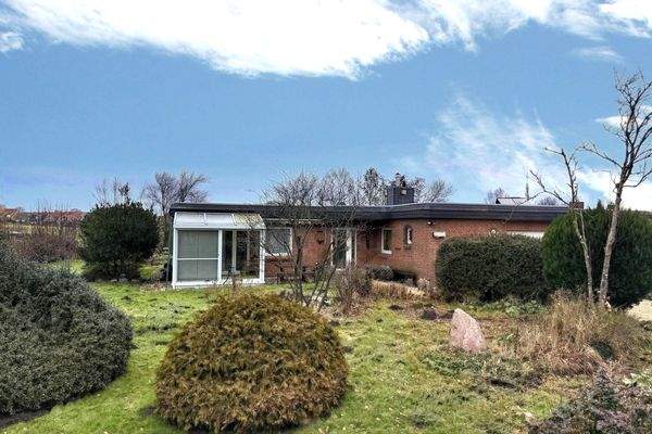 Vorgarten mit 2. Wintergarten