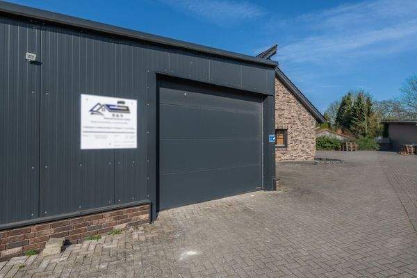 Die Front der Garage