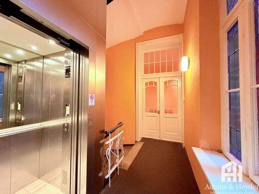 Fahrstuhl + Wohnungseingang, WE3