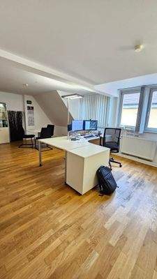 Büro 3.jpg