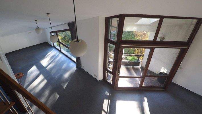 Blick auf Arbeitsräume und Loggia.jpeg