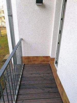 Balkon mit neuem Fußbodenbelag 