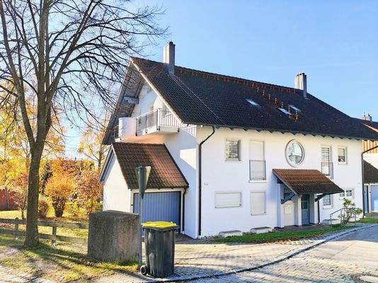 gemütliche 2 1/2-Zimmer Wohnung mit Kfz-Stellplatz, Balkon und Kellerraum