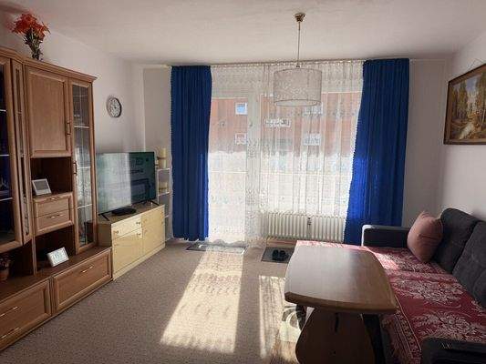 Wohnzimmer mit direktem Zugang zum Balkon