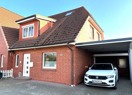 Vorderansicht mit Carport