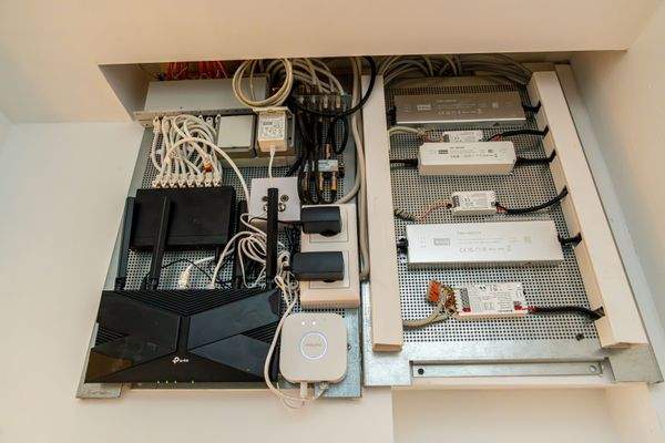 Huwe Lichtkonzept Technik im Abstellraum