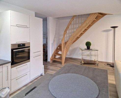 Wohnen mit Treppe ins Dachgeschoss