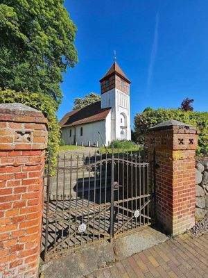 Die Kirche im Ort!.jpg