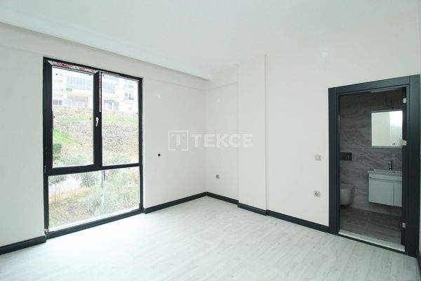 Villa with Pool Within Walking Distance of the Port in Bursa Mudanya