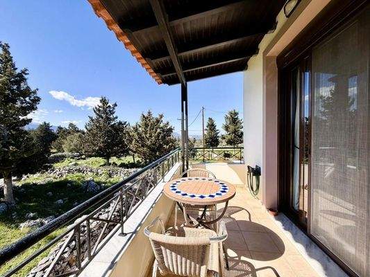 Villa mit Panoramablick auf Meer und weiße Berge auf einem 5.159 m² großen Privatgrundstück