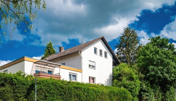 Grün, geräumig, grandios: 4-ZIMMER-Wohnung mit TERRASSE in bester Lage von Bretten!