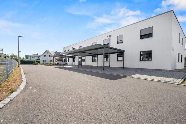 Westansicht / Parken