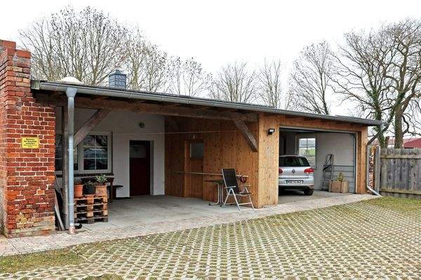 Garage/Carport