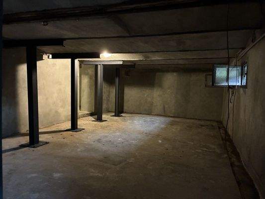 Kellerraum Vorderansicht