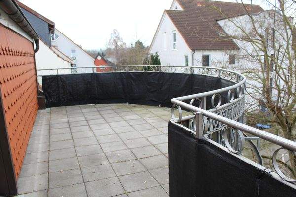 Großzügiger Balkon mit einmaligem Ausblick
