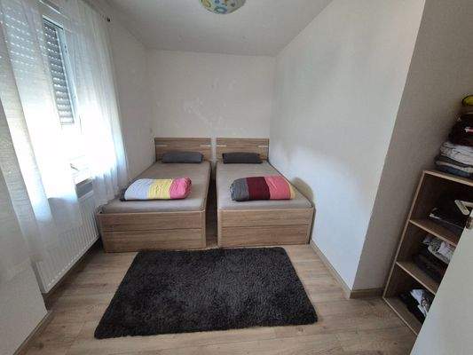 8. Schlafzimmer 1.jpg