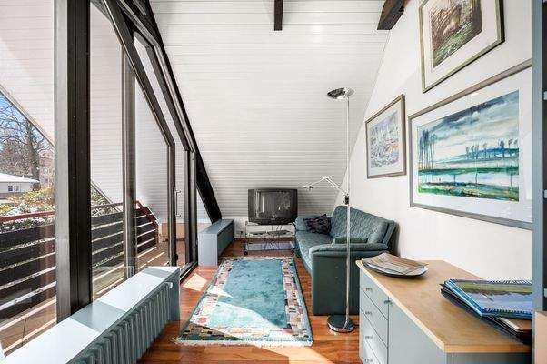 Arbeitszimmer mit Balkon