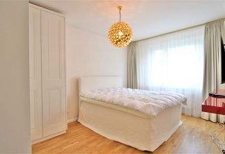 Schlafzimmer komplett mit Einbauschrank Bett und TV
