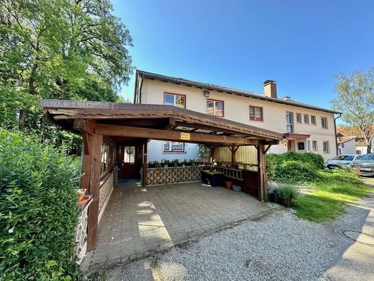 Der Carport der Einliegerwohnung