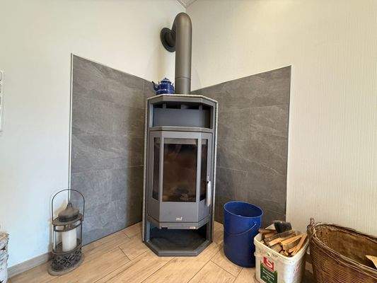 Moderner Kaminofen Ecke