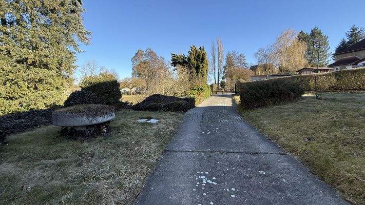 Befestigte Einfahrt