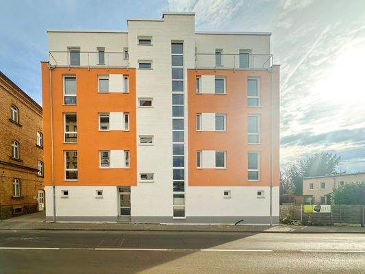 Straßenansicht des Neubaus