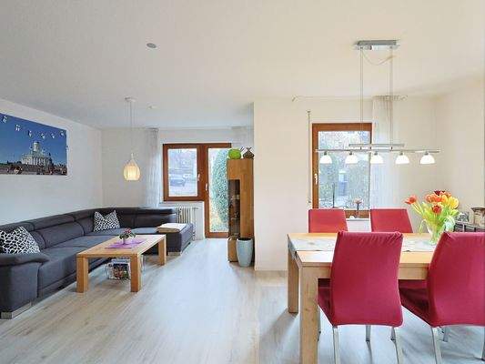 Heller, geräumiger Wohn- und Essbereich