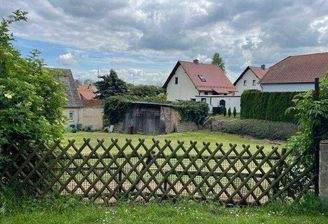 Ansicht Grundstück nach Südost, mit Zufahrt