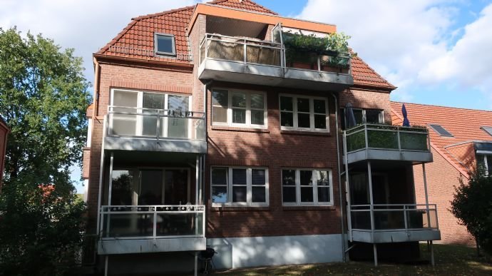 Gut geschnittene und helle 3 Zi.-Wohnung mit Balkon in ruhiger Wohnlage