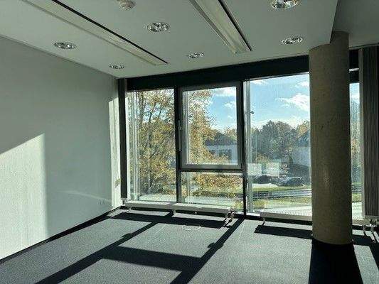 Kleines Büro mit viel Licht