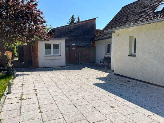 mit genügend Nebengelass