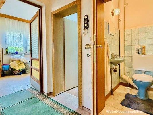 Gäste-WC neben dem Bad