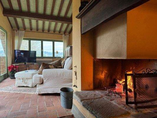 Erdgeschoss: Blick aus dem Kaminzimmer