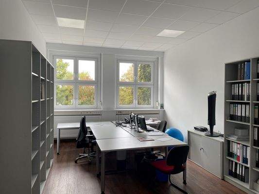 Büro 3.jpg