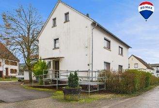 REMAX Immobilien DeLux Einfamilienhau Frontansicht Blieskastel Mark Borowicz