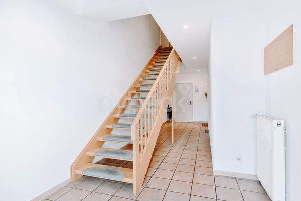 Treppenhaus Nebeneinang 1