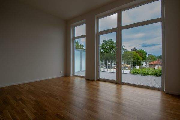 Fensterfront mit Schleiblick