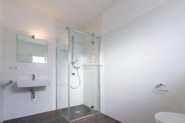 Gäste-Bad mit WC und Dusche