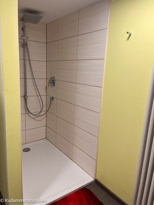 Bad mit Dusche im 1.OG