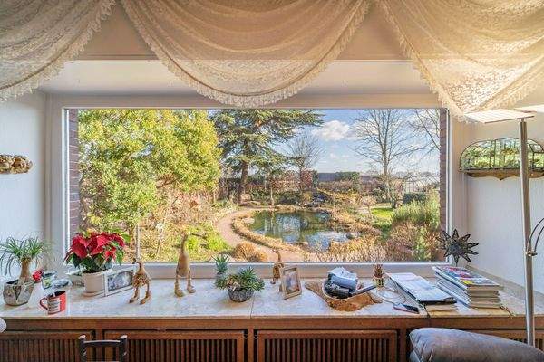 Blick vom Wohnzimmer in den Garten