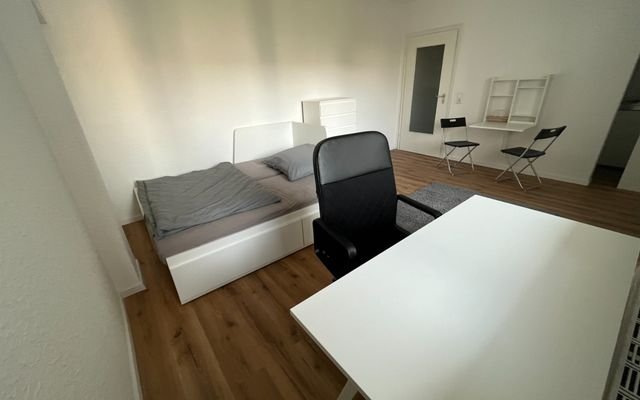 Unterkunft-in-Duesseldorf-Zentrum-002 Zimmer.jpg